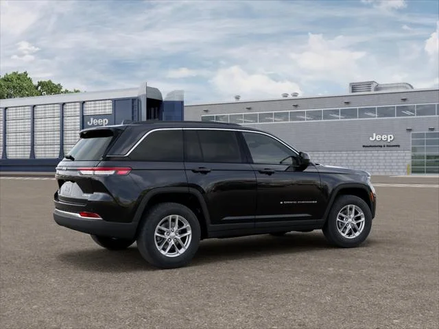New 2026 Diamond Black Crystal Pearl-Coat Exterior Paint Jeep Laredo X image 2