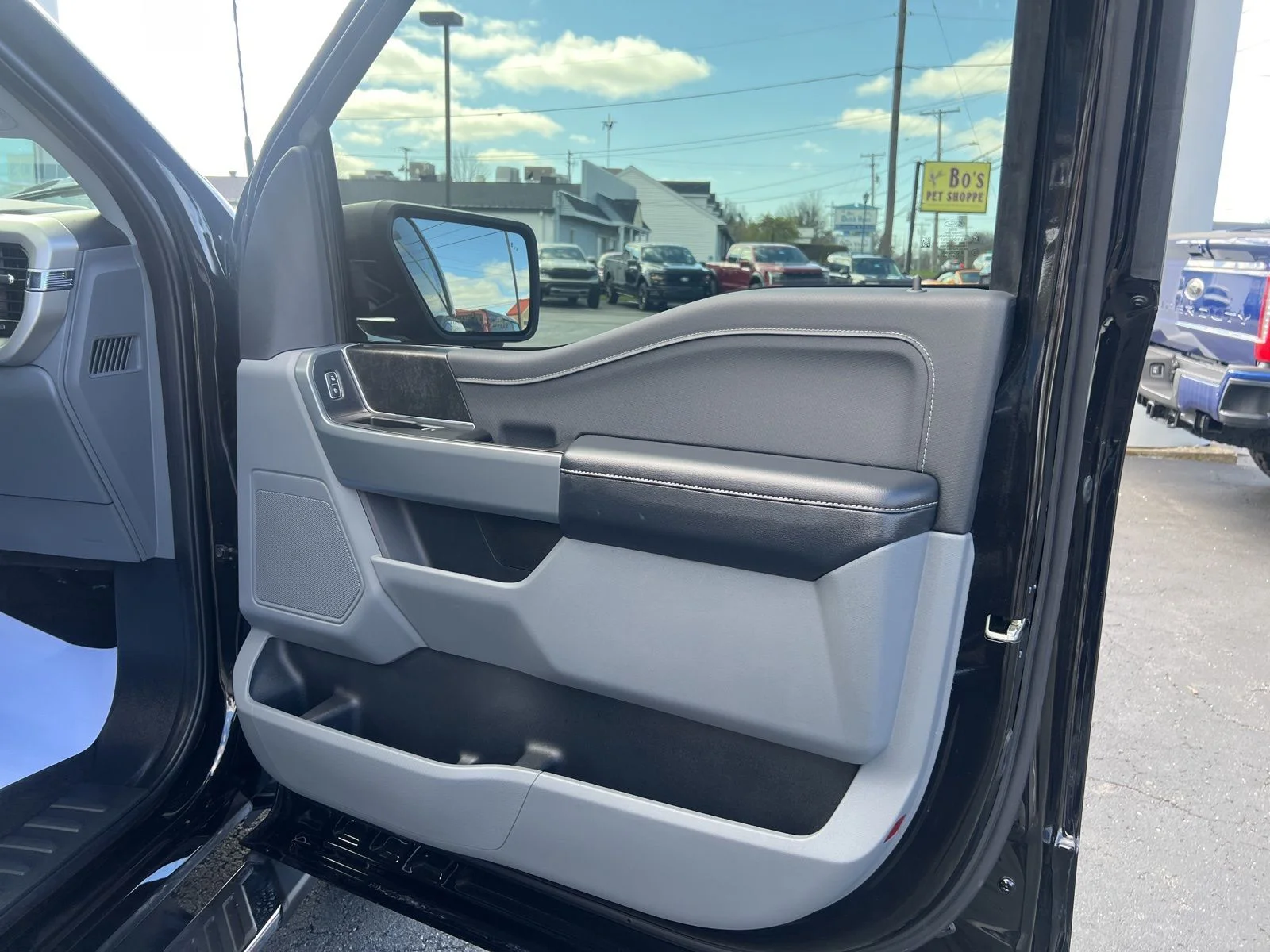 Used 2021 Agate Black Metallic Ford XLT image 46