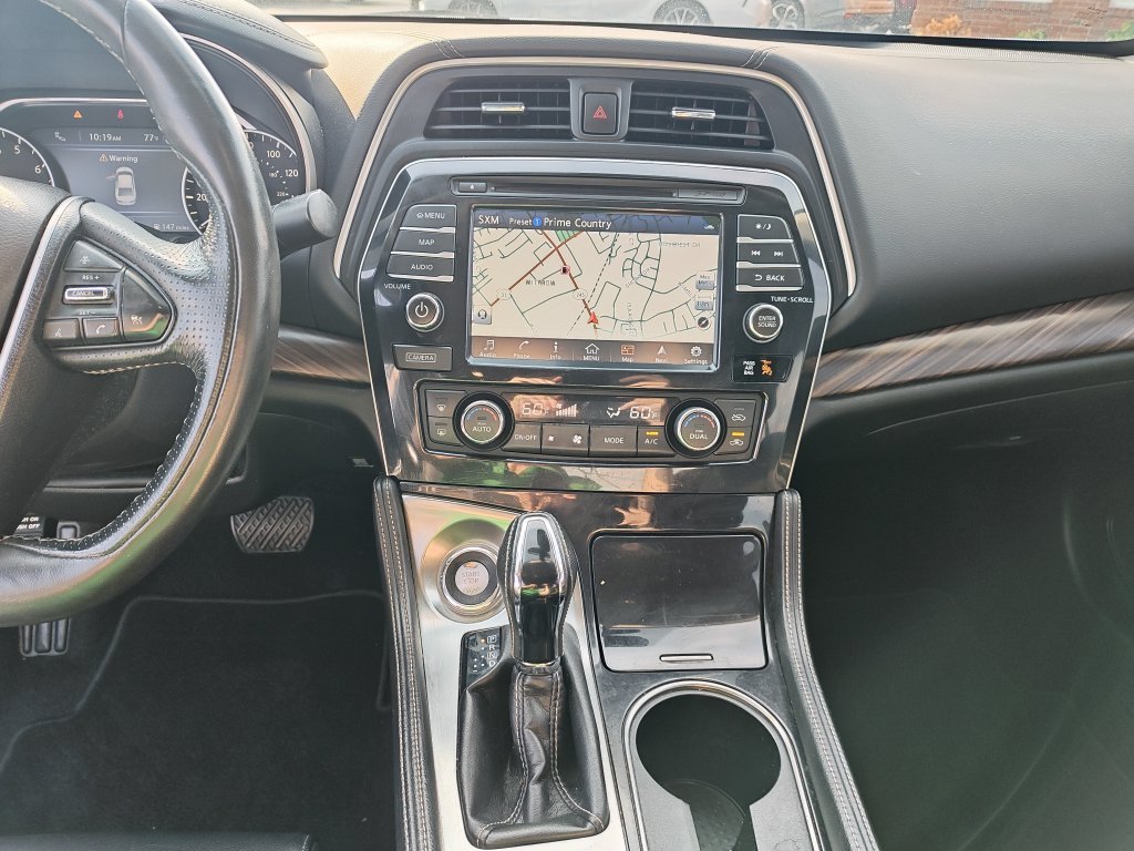 Used 2018 White Nissan Platinum image 21