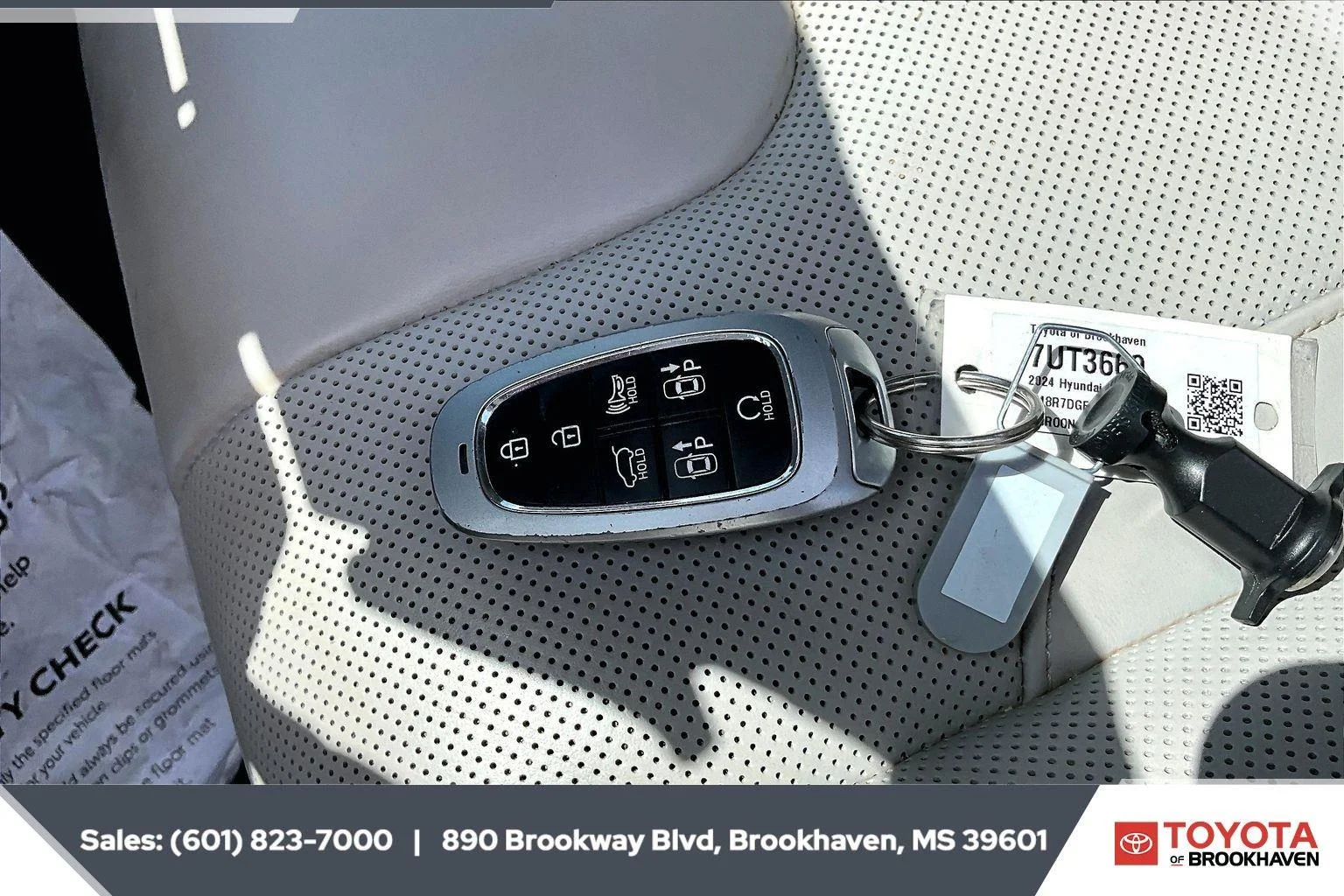 Used 2024 Sierra Burgundy Hyundai Calligraphy image 9