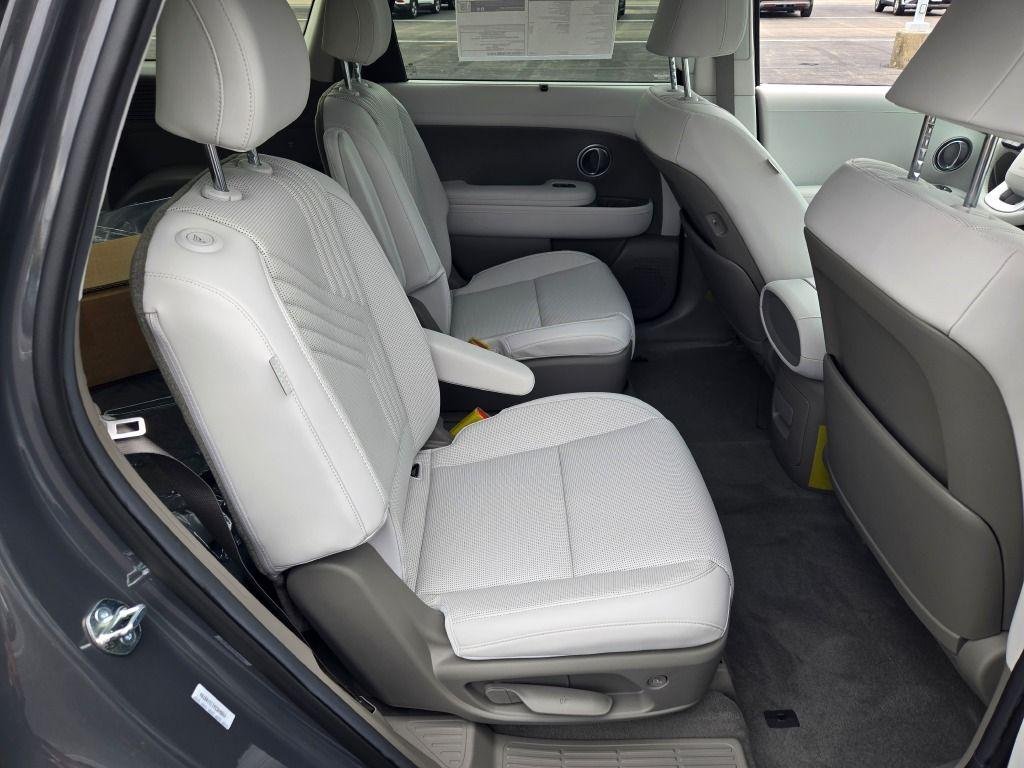 New 2026 Gray Pearl Hyundai SEL Premium 7P image 11