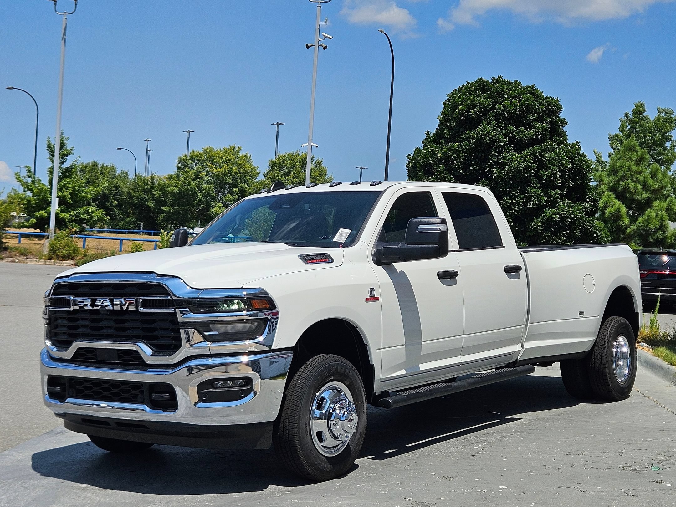 New 2026 Bright White Clear-Coat Exterior Paint RAM Tradesman image 3