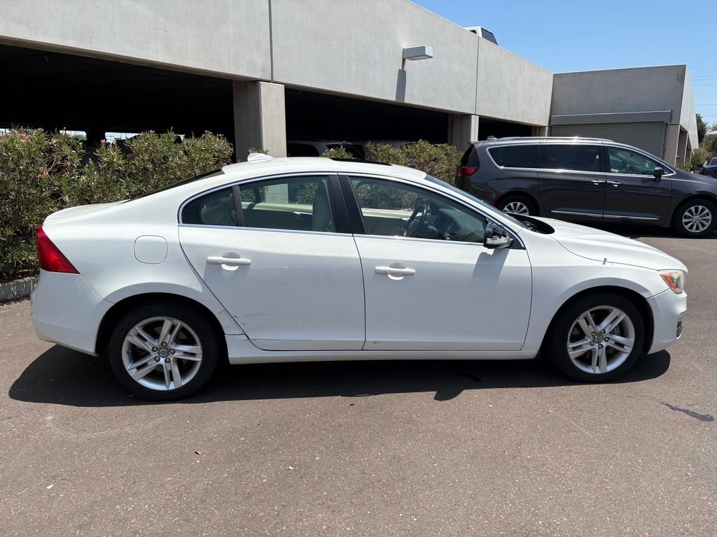 Used 2015  Volvo T5 Premier image 3