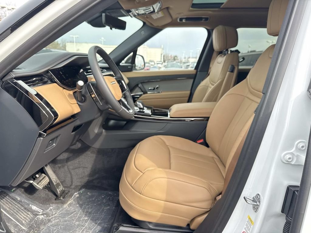 New 2026 Fuji White Land Rover SE image 18