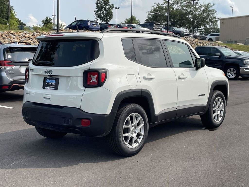 Used 2023 White Jeep Latitude image 3