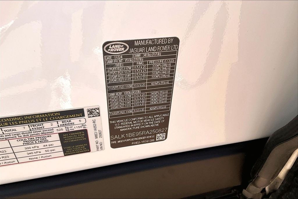 Certified Used 2024 Ostuni Pearl White Metallic Land Rover Autobiography image 32