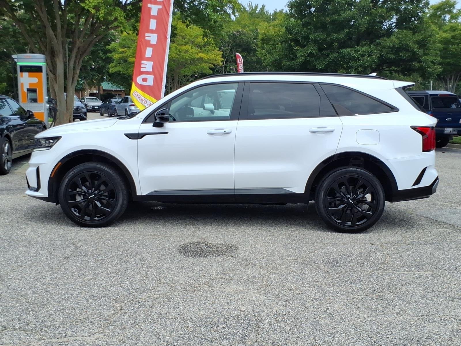Used 2023 Glacial White Pearl Kia SX image 3