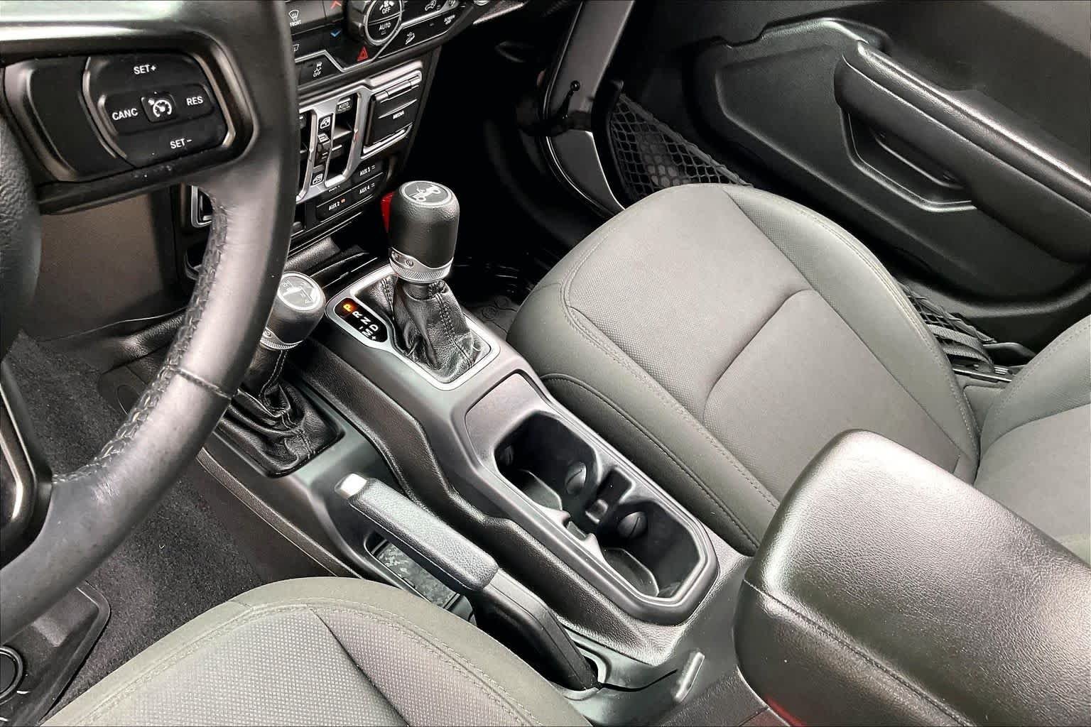Used 2018 Billet Silver Metallic Clearcoat Jeep Sport S image 15