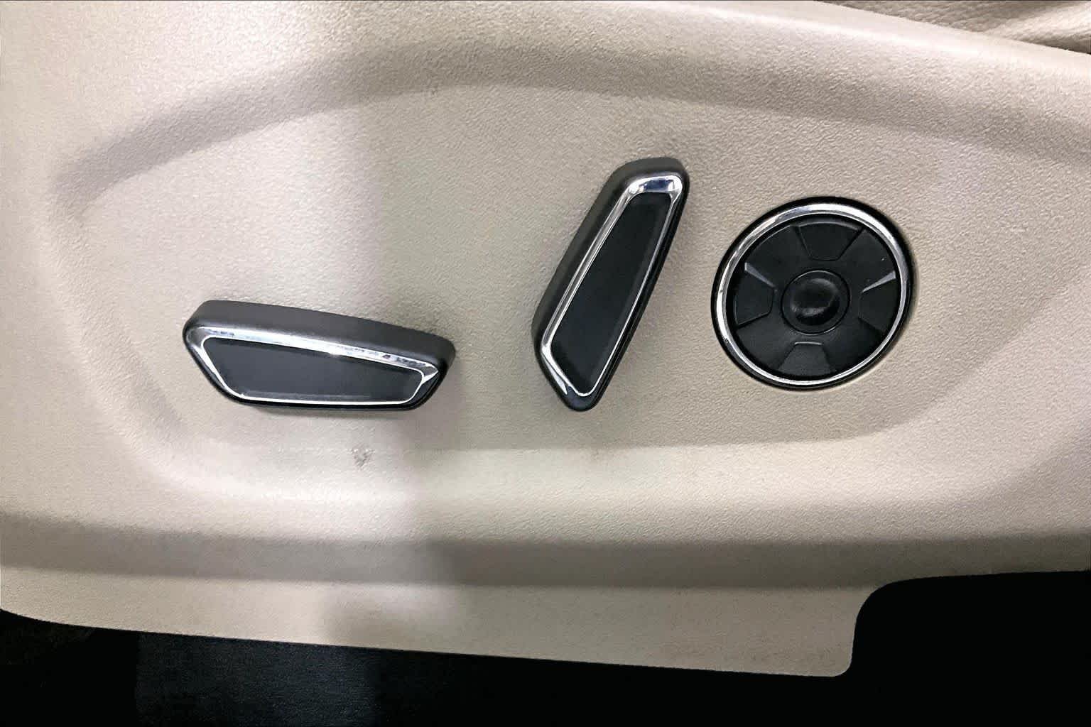 Used 2018 White Platinum Metallic Tri-Coat Ford Limited image 29