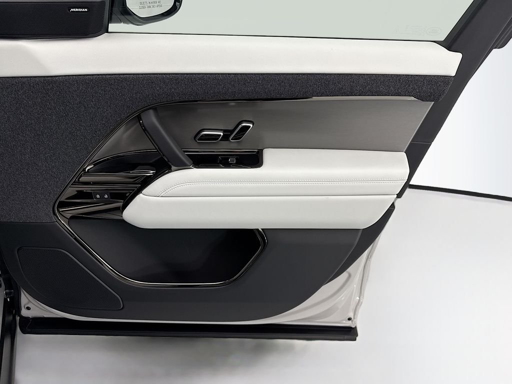 New 2026 Borasco Grey Land Rover SE image 24
