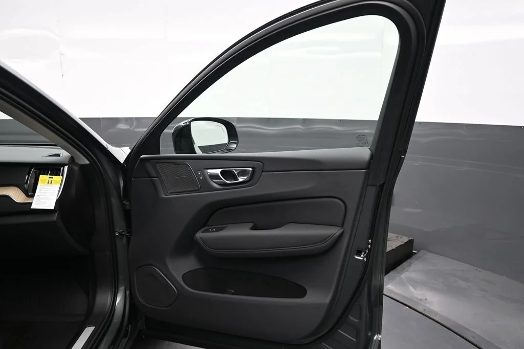 New 2027 Forest Lake Volvo T8 Plus image 17