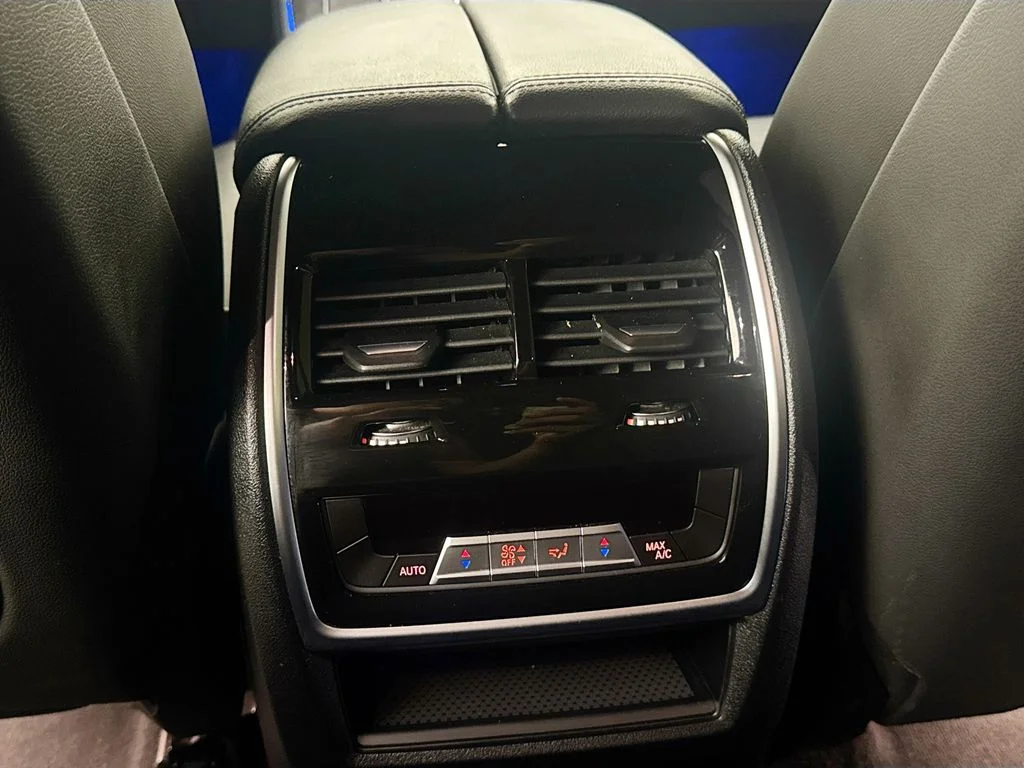 Used 2021 White BMW sDrive40i image 25