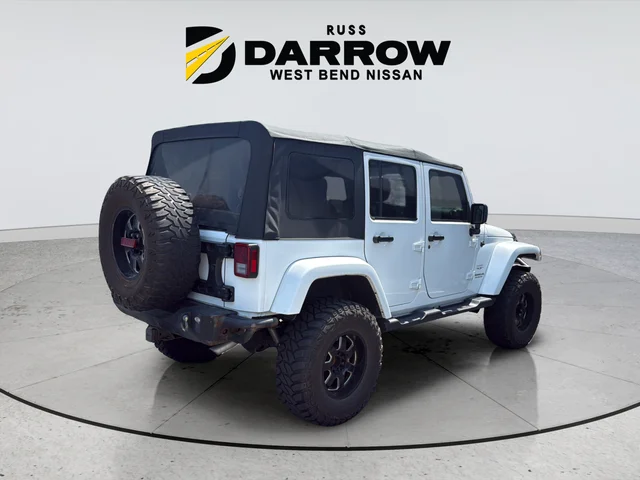 Used 2017 White Jeep Unlimited Sahara image 5
