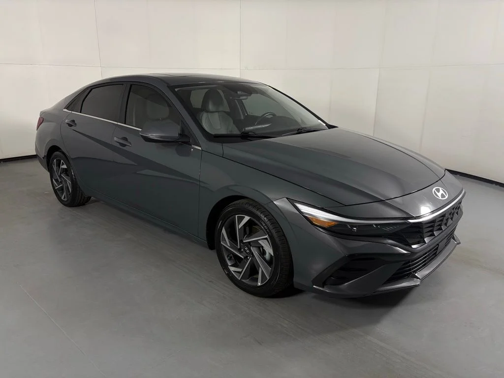 Used 2025 Gray Hyundai Limited image 2