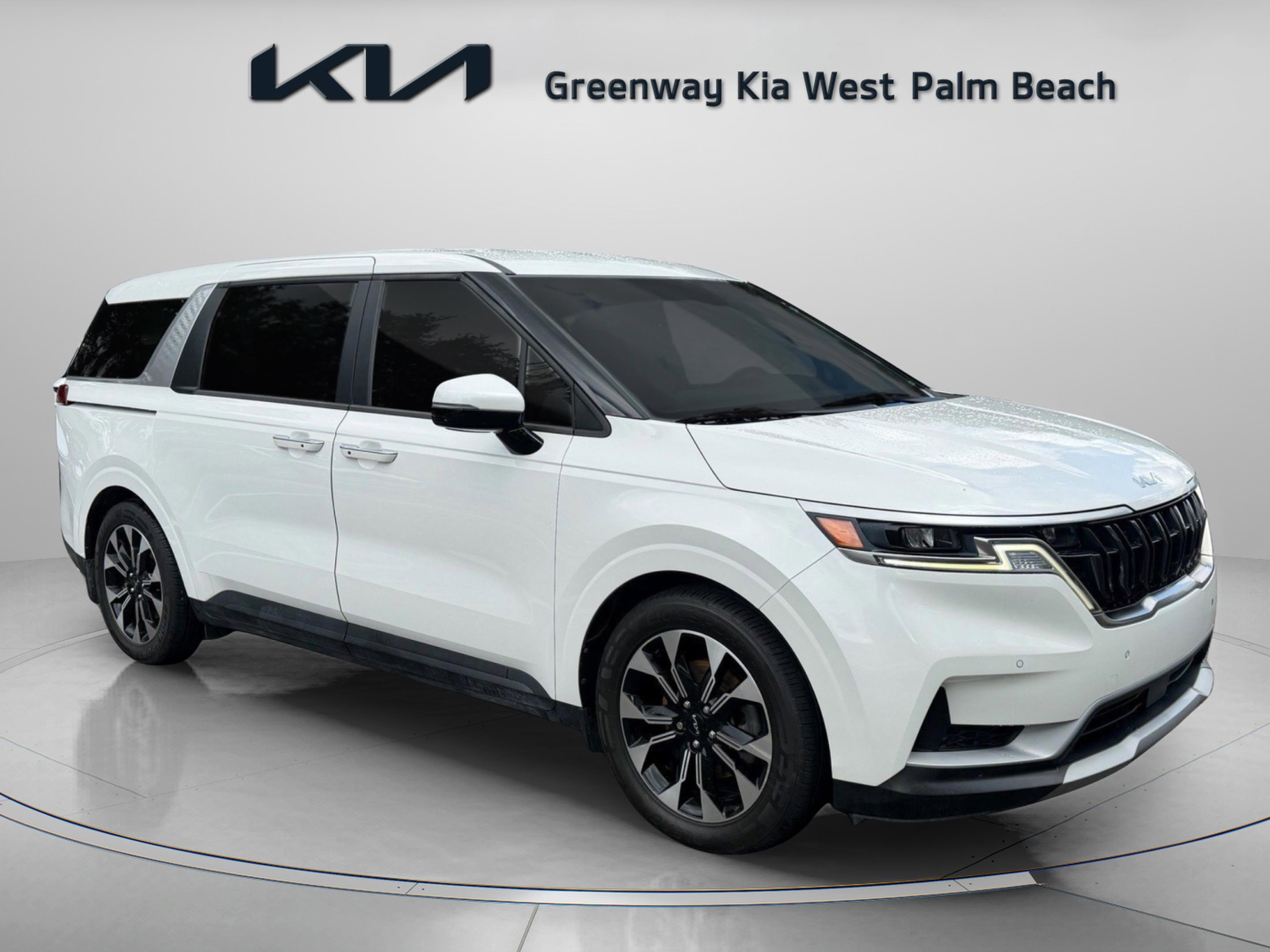 2023 Kia Sedona EX's photo