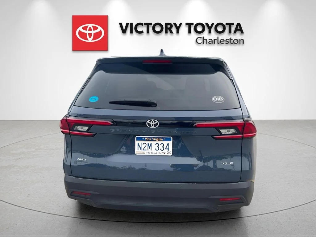Used 2025 White Toyota XLE image 5