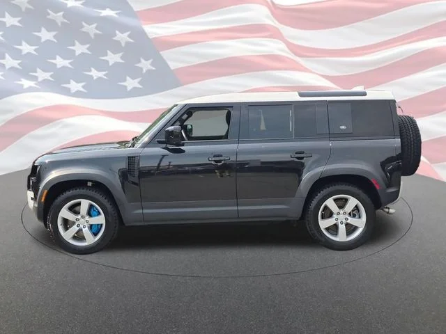 Used 2024  Land Rover SE image 6