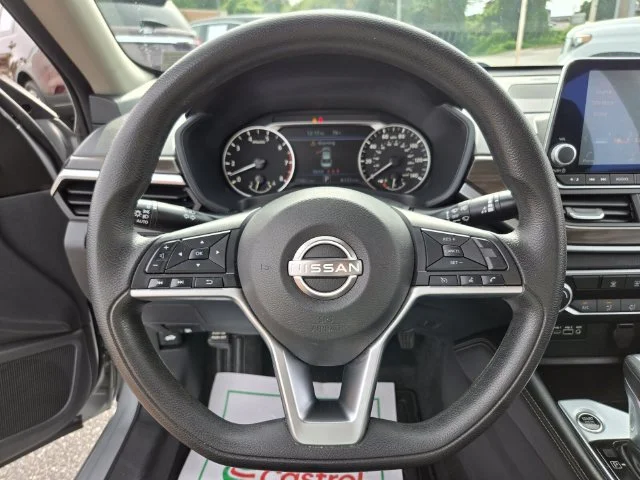 Used 2023 Silver Nissan 2.5 SV image 29