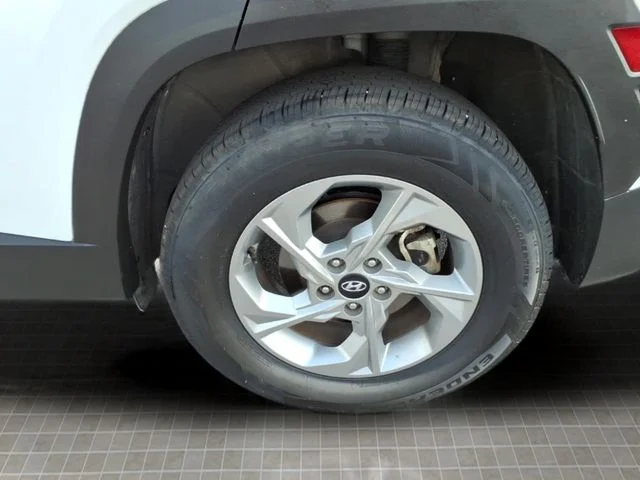 Used 2024 White Hyundai SEL image 9