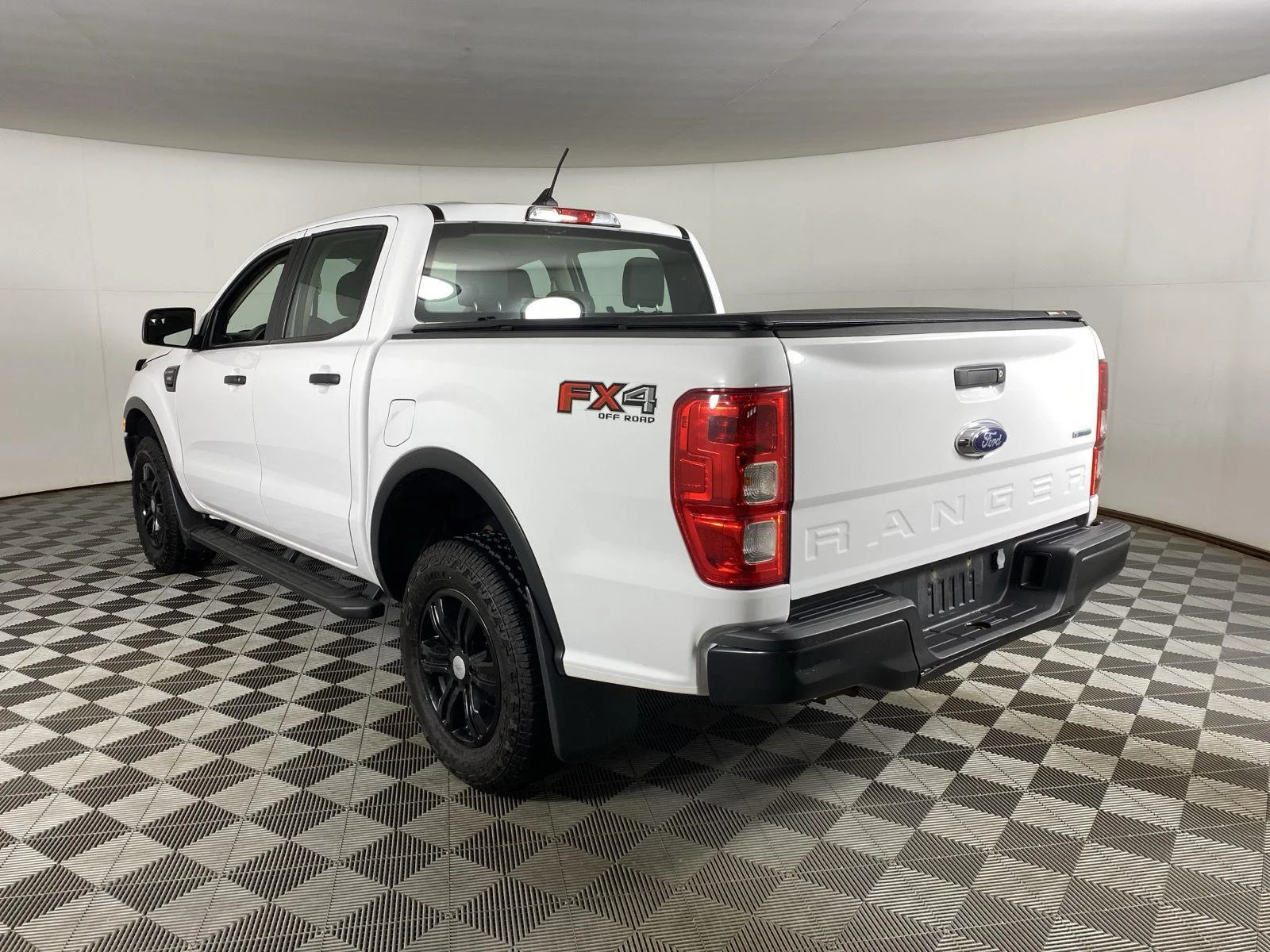 Used 2019 Oxford White Ford XL image 8