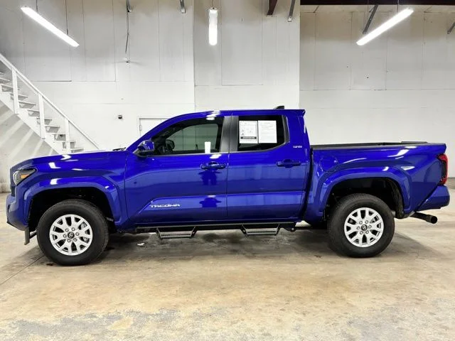 Used 2025 Blue Toyota SR5 image 4