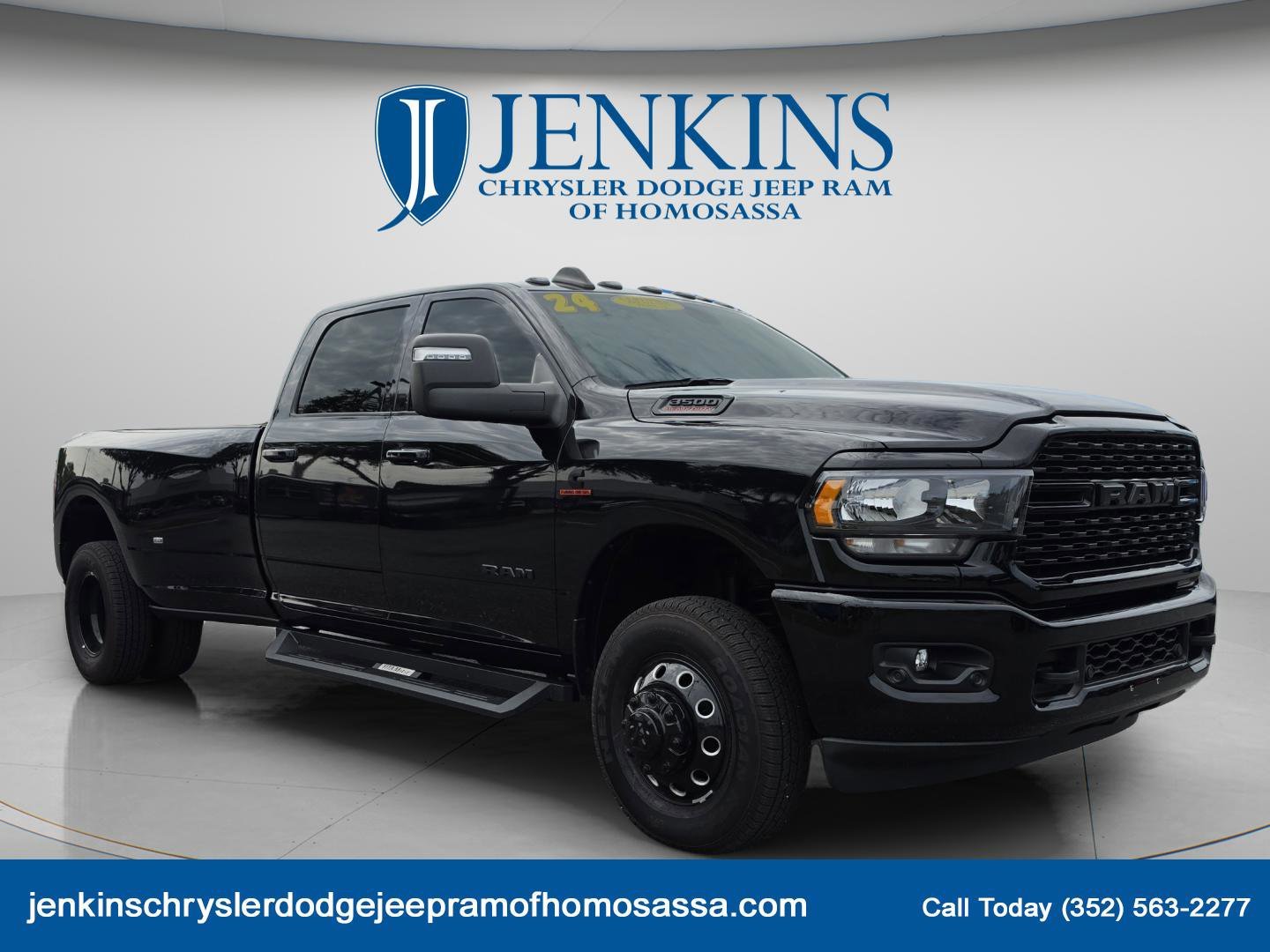 Used 2024 Diamond Black Crystal Pearlcoat Ram Big Horn image 12