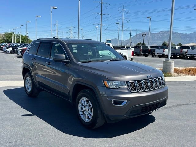 Used 2019 Gray Jeep Laredo E 4x4 image 9