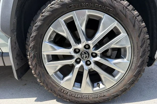 Used 2023 Lunar Rock Toyota XLE Premium image 5