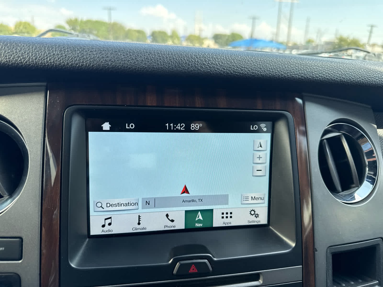 Used 2017 White Platinum Metallic Tri-Coat Ford Platinum image 19