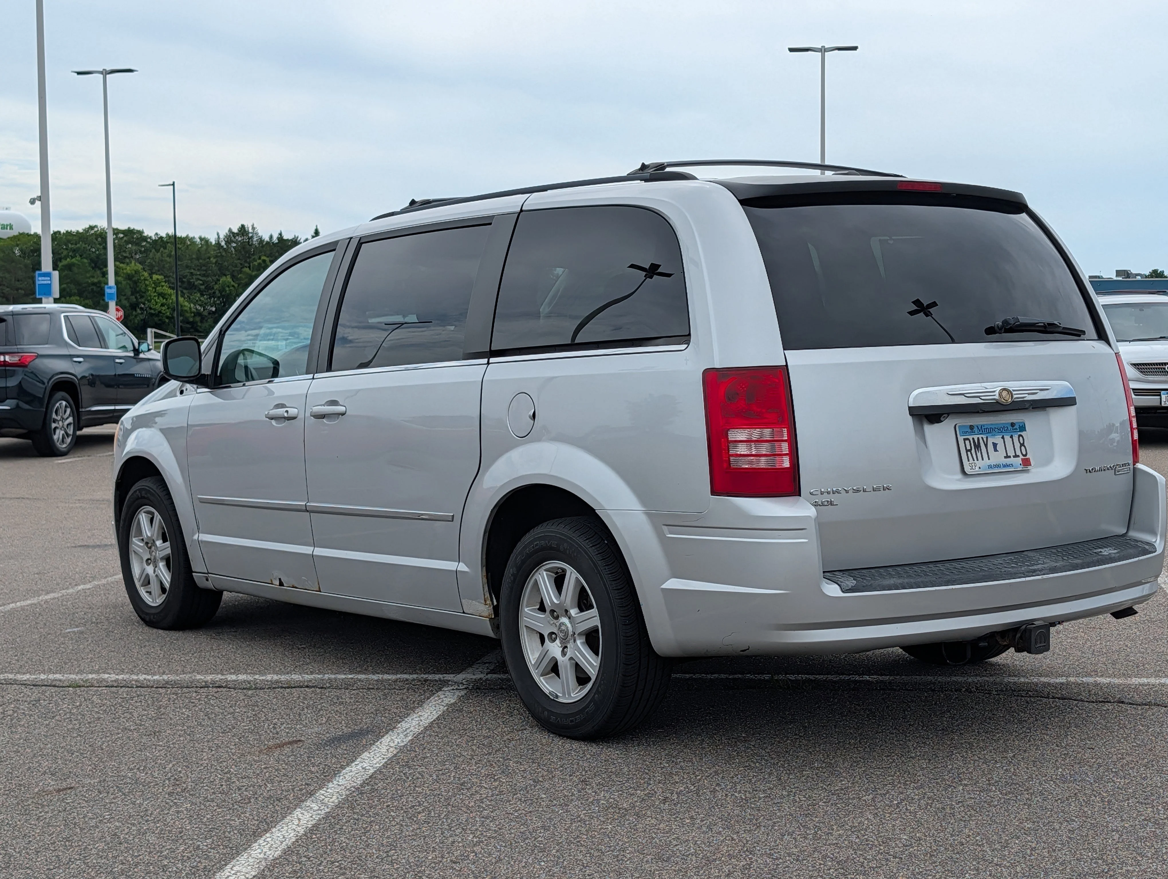 Used 2010 Bright Silver Metallic Chrysler Touring image 3