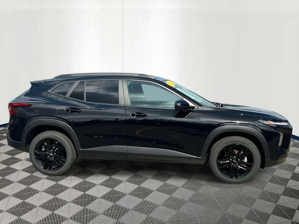 Used 2024 Mosaic Black Metallic Chevrolet ACTIV image 5