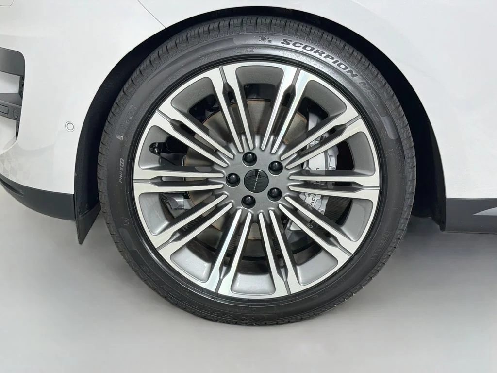 New 2027 Borasco Grey Land Rover SE image 32