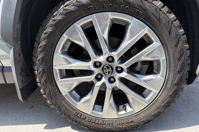 Used 2023 Lunar Rock Toyota XLE Premium image 5