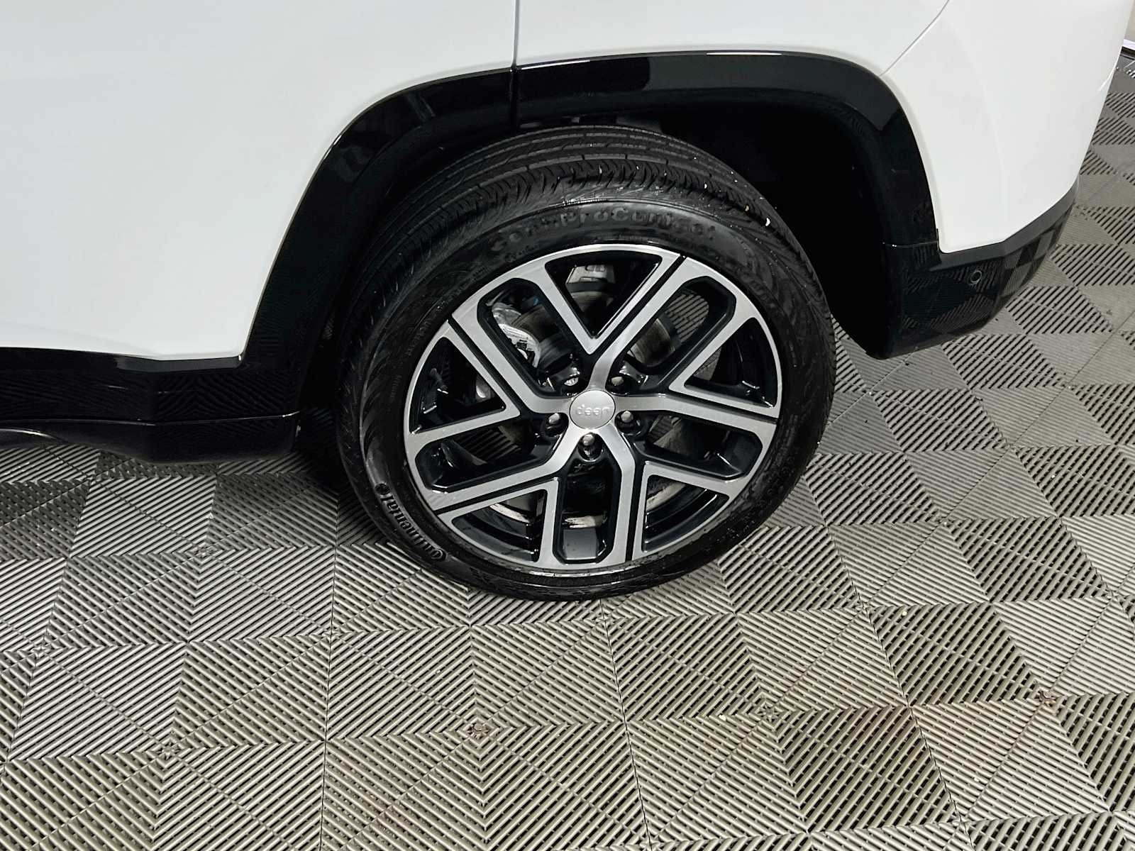 Used 2024 Bright White Clearcoat Jeep Limited image 31