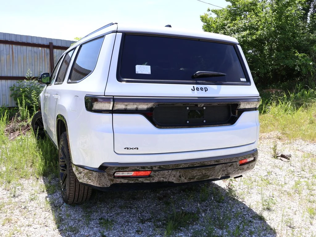 New 2026 Bright White Clear-Coat Exterior Paint Jeep Limited Reserve image 14