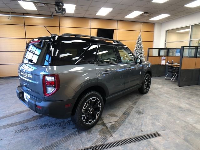 New 2025 Carbonized Gray Metallic Ford Outer Banks® image 7