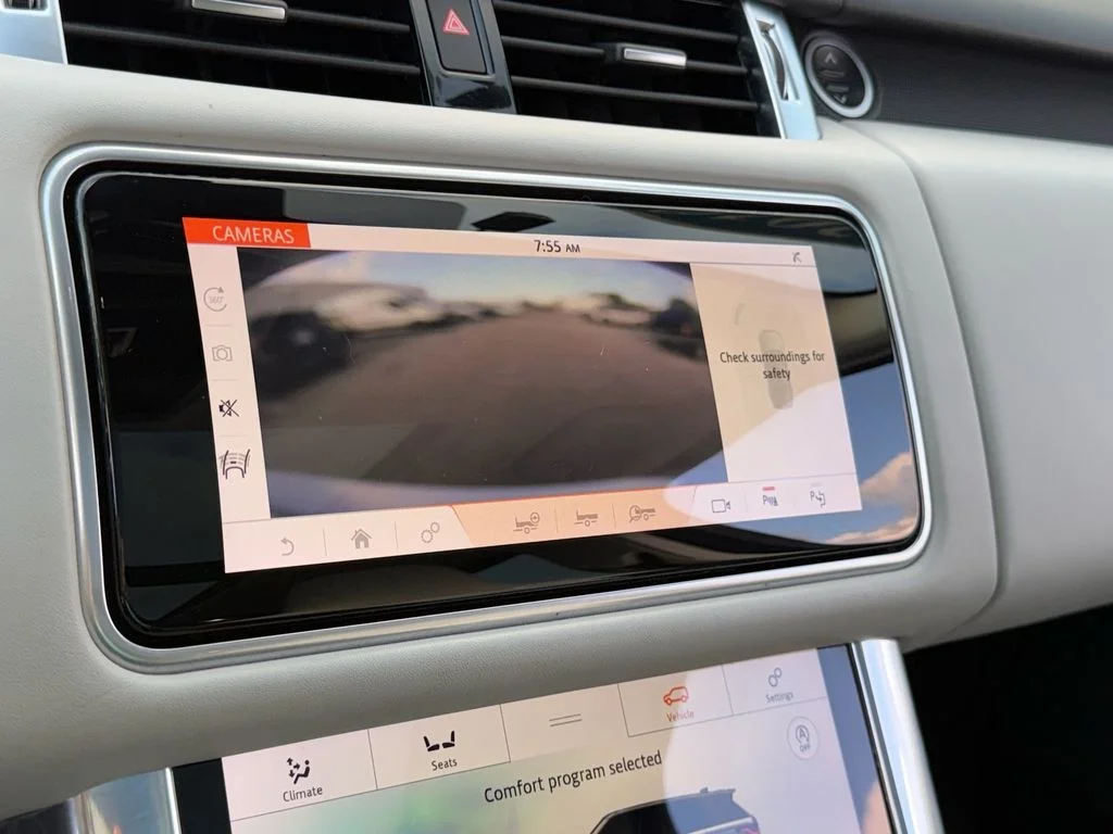 Used 2019  Land Rover SVR image 23