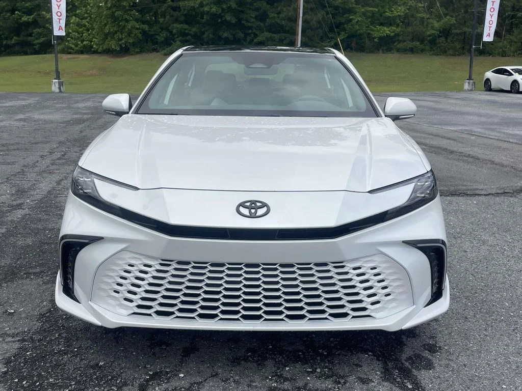 Used 2026 Wind Chill Pearl Toyota XSE image 6