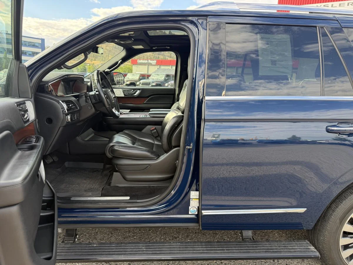 Used 2020 Blue Lincoln Reserve image 11