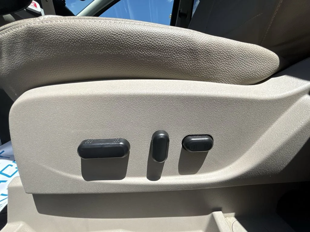 Used 2016 Silver Ford SE image 14
