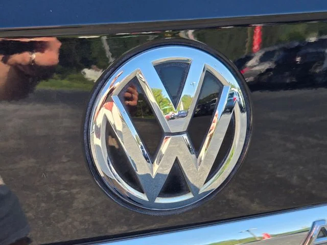 Used 2018 Black Volkswagen SEL Premium image 20