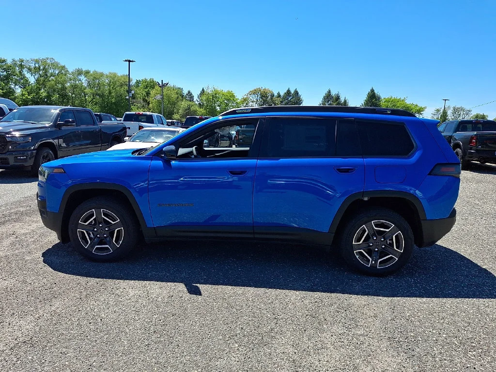New 2026 Hydro Blue Pearl-Coat Exterior Paint Jeep Limited image 5