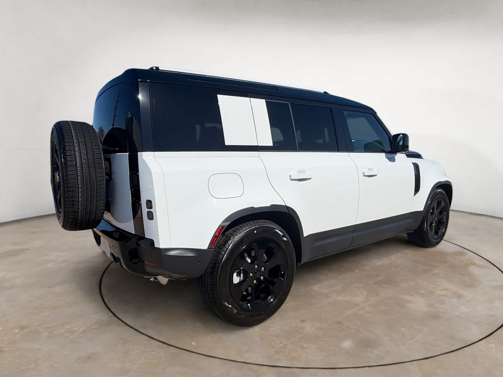 New 2026 Fuji White Land Rover S image 5