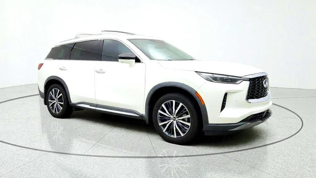 Used 2024 Majestic White INFINITI SENSORY AWD w/ Vision Package & Head-Up Display image 3