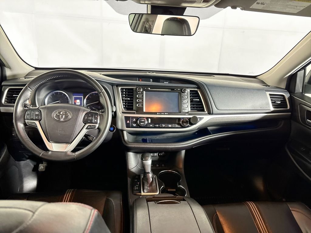 Used 2019 Midnight Black Metallic Toyota SE image 11