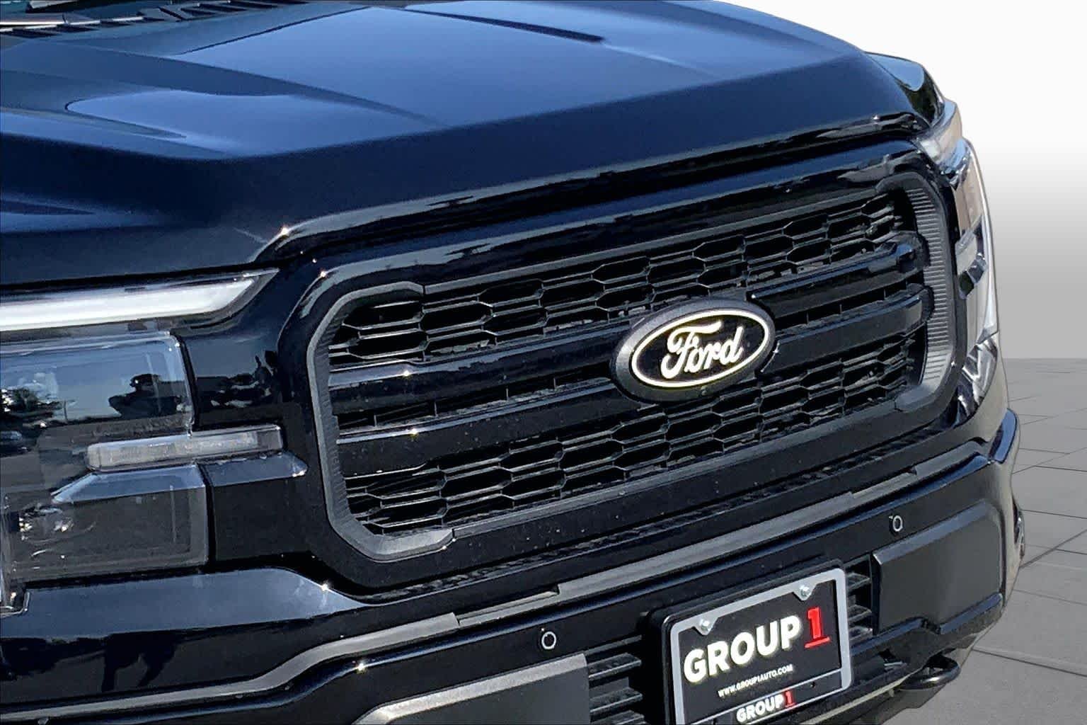 Used 2025 Agate Black Metallic Ford LARIAT image 51
