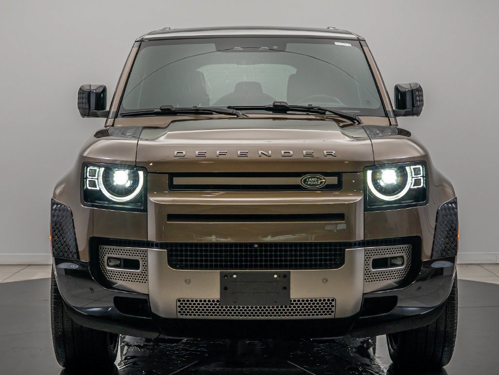 Used 2024 Gondwana Stone Metallic Land Rover X-Dynamic SE image 2