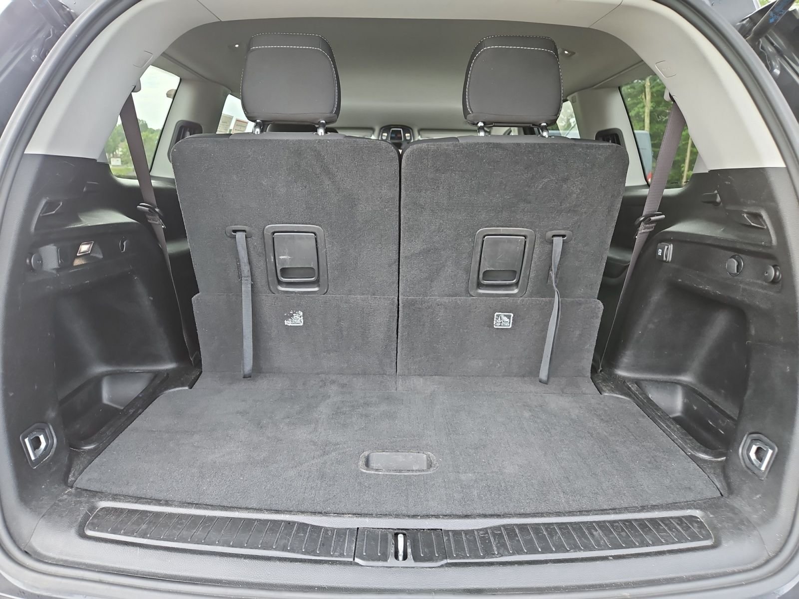 Used 2023 Gray Jeep Laredo image 19