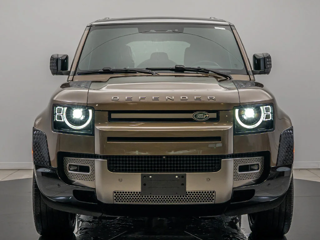 Used 2024 Gondwana Stone Metallic Land Rover X-Dynamic SE image 2