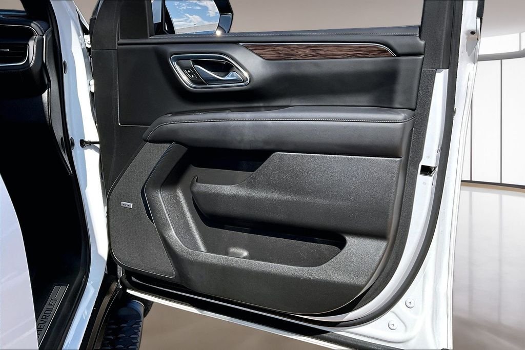 Used 2022 White Chevrolet Z71 image 19